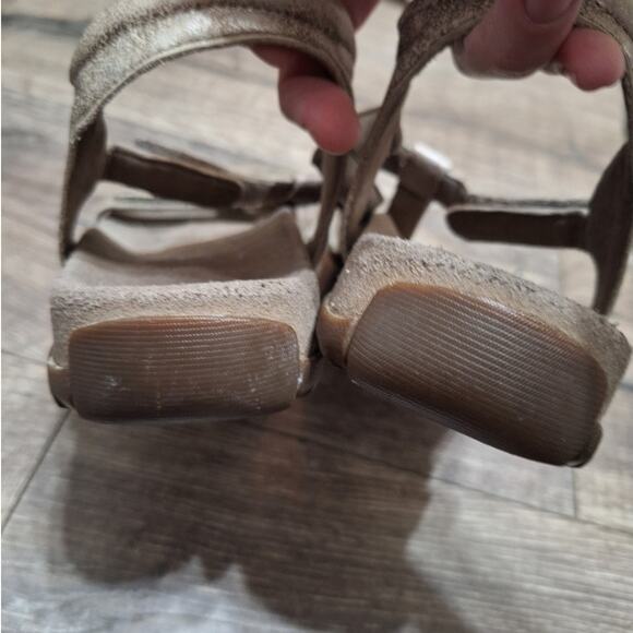 Taos Trophy II Champagne Strap Comfort Walking Sandals Womens 9 - Picture 6 of 9